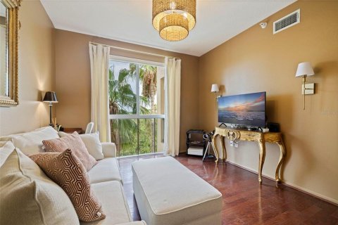 Condo in Saint Petersburg, Florida, 2 bedrooms № 2258279 - photo 23