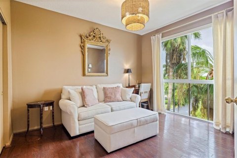 Condo in Saint Petersburg, Florida, 2 bedrooms № 2258279 - photo 22