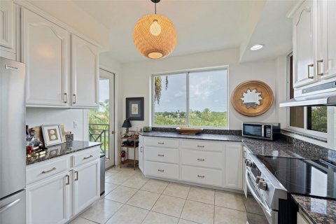 Condo in Saint Petersburg, Florida, 2 bedrooms № 2258279 - photo 7