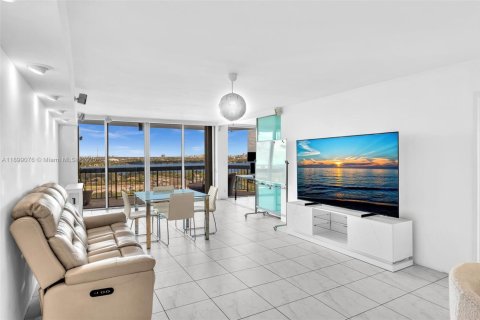 Condo in West Palm Beach, Florida, 2 bedrooms  № 1951054 - photo 3