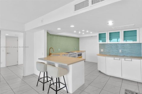 Condo in West Palm Beach, Florida, 2 bedrooms  № 1951054 - photo 16