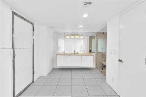 Condo in West Palm Beach, Florida, 2 bedrooms  № 1951054 - photo 29