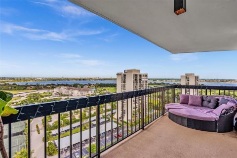 Condo in West Palm Beach, Florida, 2 bedrooms  № 1951054 - photo 19
