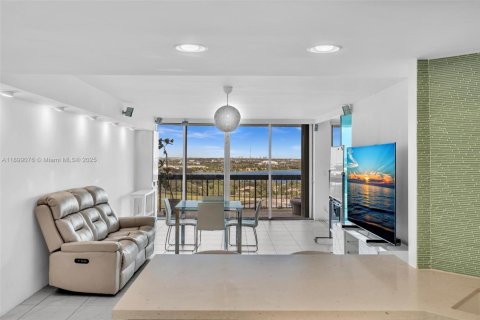 Condo in West Palm Beach, Florida, 2 bedrooms  № 1951054 - photo 6