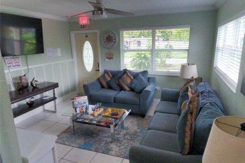 Apartamento en alquiler en Hollywood, Florida, 1 dormitorio, 197.14 m2 № 1937647 - foto 7