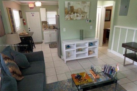 Apartamento en alquiler en Hollywood, Florida, 1 dormitorio, 197.14 m2 № 1937647 - foto 8