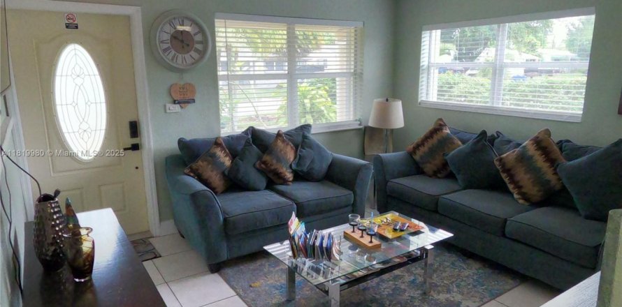 Apartamento en Hollywood, Florida 1 dormitorio, 197.14 m2 № 1937647