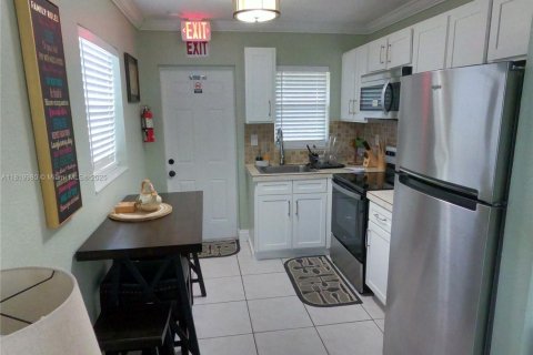 Apartamento en alquiler en Hollywood, Florida, 1 dormitorio, 197.14 m2 № 1937647 - foto 2