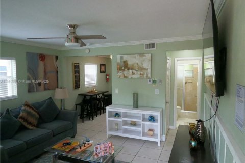 Apartamento en alquiler en Hollywood, Florida, 1 dormitorio, 197.14 m2 № 1937647 - foto 6