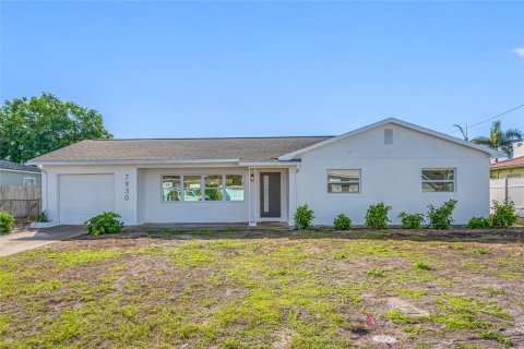 Villa ou maison à louer à Saint Petersburg, Floride: 3 chambres, 135.08 m2 № 2110074 - photo 2