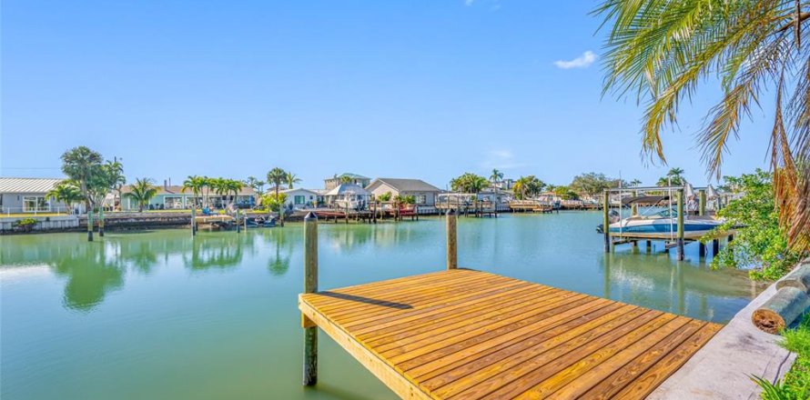 Villa ou maison à Saint Petersburg, Floride 3 chambres, 135.08 m2 № 2110074