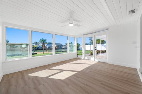 Villa ou maison à louer à Saint Petersburg, Floride: 3 chambres, 135.08 m2 № 2110074 - photo 18