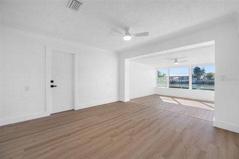 Villa ou maison à louer à Saint Petersburg, Floride: 3 chambres, 135.08 m2 № 2110074 - photo 10