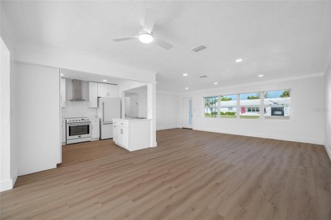 Villa ou maison à louer à Saint Petersburg, Floride: 3 chambres, 135.08 m2 № 2110074 - photo 8
