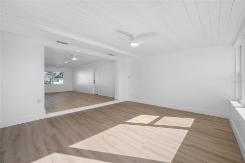 Villa ou maison à louer à Saint Petersburg, Floride: 3 chambres, 135.08 m2 № 2110074 - photo 21