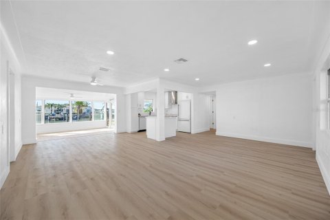 Villa ou maison à louer à Saint Petersburg, Floride: 3 chambres, 135.08 m2 № 2110074 - photo 6