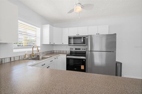 Condo in Cocoa Beach, Florida, 1 bedroom  № 1777916 - photo 17