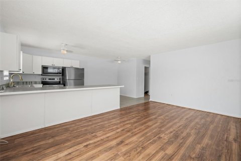 Condo in Cocoa Beach, Florida, 1 bedroom  № 1777916 - photo 18