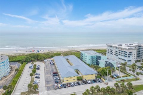 Condo in Cocoa Beach, Florida, 1 bedroom  № 1777916 - photo 1