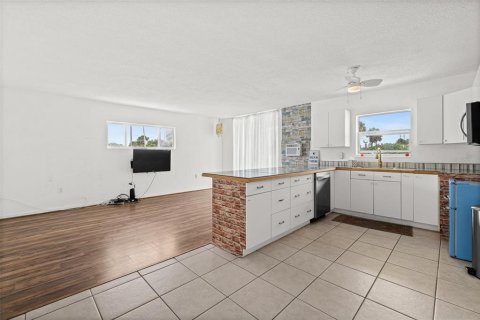 Condo in Cocoa Beach, Florida, 1 bedroom  № 1777916 - photo 10