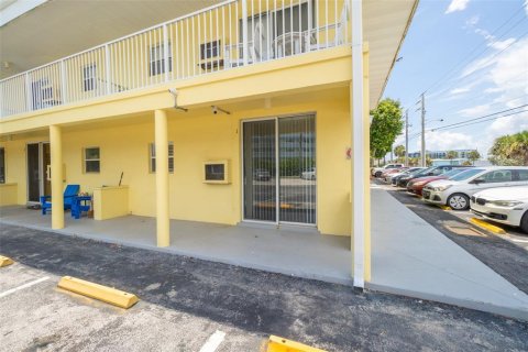 Condo in Cocoa Beach, Florida, 1 bedroom  № 1777916 - photo 23