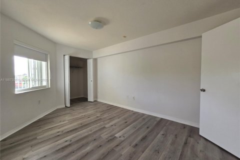 Condominio en alquiler en Miami, Florida, 2 dormitorios № 1942101 - foto 3