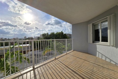 Condominio en alquiler en Miami, Florida, 2 dormitorios № 1942101 - foto 1