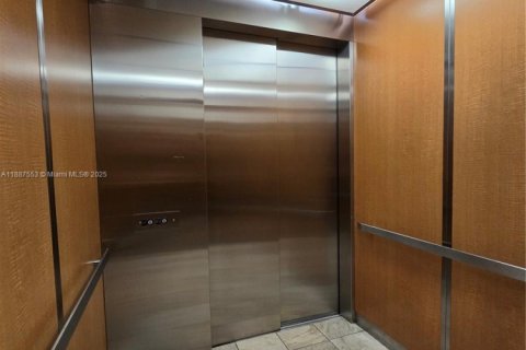 Condominio en alquiler en Miami, Florida, 2 dormitorios № 1942101 - foto 14