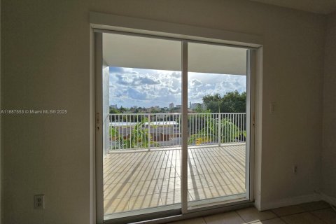 Copropriété à louer à Miami, Floride: 2 chambres № 1942101 - photo 2