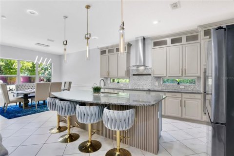 House in Orlando, Florida 5 bedrooms, 392.23 sq.m. № 2277229 - photo 15