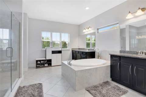 House in Orlando, Florida 5 bedrooms, 392.23 sq.m. № 2277229 - photo 27