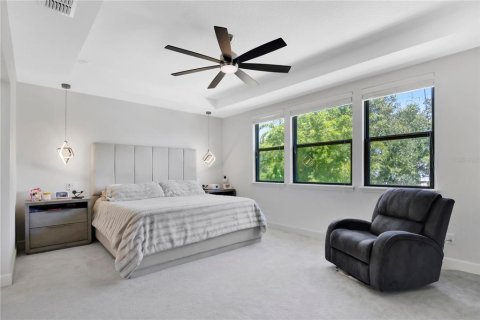 House in Orlando, Florida 5 bedrooms, 392.23 sq.m. № 2277229 - photo 23