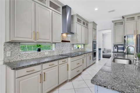 House in Orlando, Florida 5 bedrooms, 392.23 sq.m. № 2277229 - photo 16