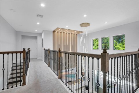 House in Orlando, Florida 5 bedrooms, 392.23 sq.m. № 2277229 - photo 22