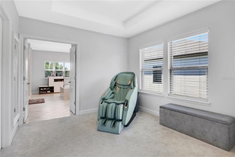 House in Orlando, Florida 5 bedrooms, 392.23 sq.m. № 2277229 - photo 25