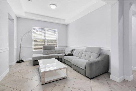 House in Orlando, Florida 5 bedrooms, 392.23 sq.m. № 2277229 - photo 6