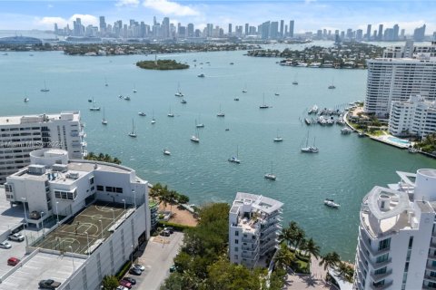 Propiedad comercial en alquiler en Miami Beach, Florida № 1183306 - foto 1