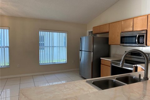 Villa ou maison à louer à Kissimmee, Floride: 4 chambres, 179.21 m2 № 2389261 - photo 10