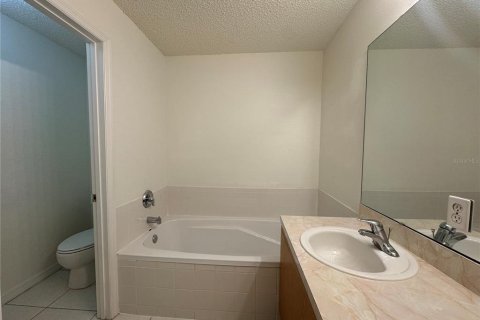 Villa ou maison à louer à Kissimmee, Floride: 4 chambres, 179.21 m2 № 2389261 - photo 19