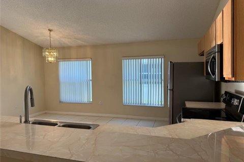 Villa ou maison à louer à Kissimmee, Floride: 4 chambres, 179.21 m2 № 2389261 - photo 9