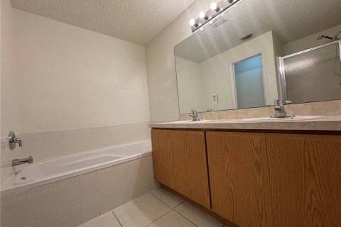 Villa ou maison à louer à Kissimmee, Floride: 4 chambres, 179.21 m2 № 2389261 - photo 21