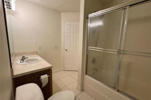 Villa ou maison à louer à Kissimmee, Floride: 4 chambres, 179.21 m2 № 2389261 - photo 16