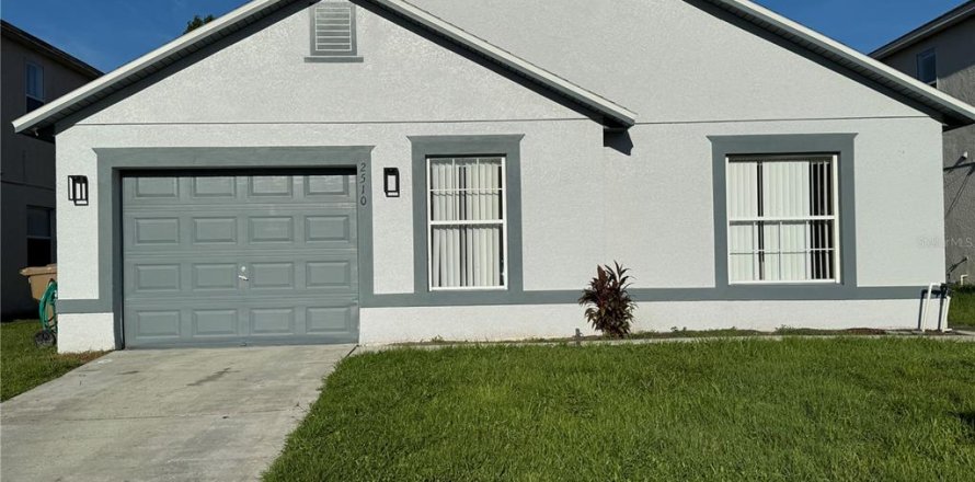 Villa ou maison à Kissimmee, Floride 4 chambres, 179.21 m2 № 2389261