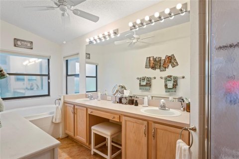 Casa en venta en Spring Hill, Florida, 3 dormitorios, 221.57 m2 № 1829239 - foto 28