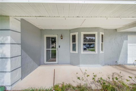 Villa ou maison à vendre à Poinciana, Floride: 2 chambres, 100.52 m2 № 2148599 - photo 4