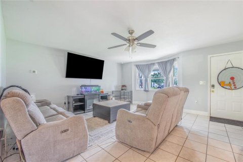 Villa ou maison à vendre à Poinciana, Floride: 2 chambres, 100.52 m2 № 2148599 - photo 9