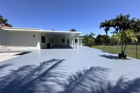 House in Miami, Florida 4 bedrooms, 294.96 sq.m. № 1985862 - photo 20