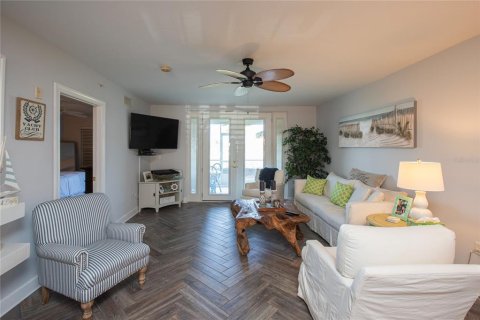 Condominio en alquiler en New Smyrna Beach, Florida, 2 dormitorios, 156.17 m2 № 1866657 - foto 3