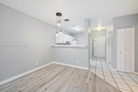 Copropriété à vendre à Sunrise, Floride: 2 chambres, 82.31 m2 № 1966209 - photo 8