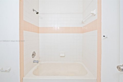 Copropriété à vendre à Sunrise, Floride: 2 chambres, 82.31 m2 № 1966209 - photo 16